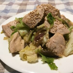 さっぱり料理の新定番！鶏もも肉にみょうがを乗せて